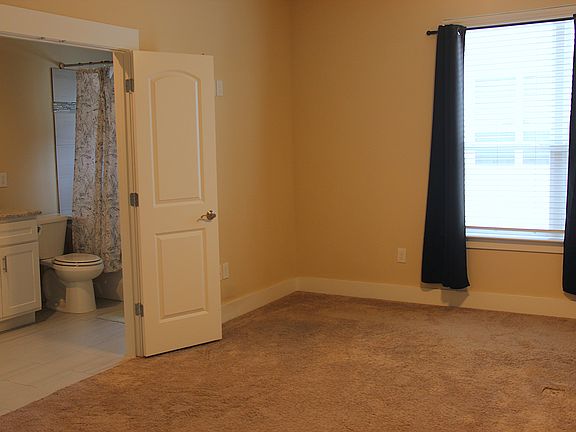 3rd image of 205 Belleville Dr