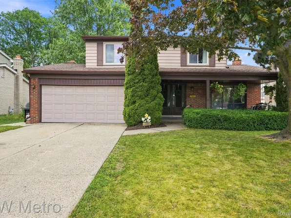 33958 Curcio Dr, Sterling Heights, MI 48310