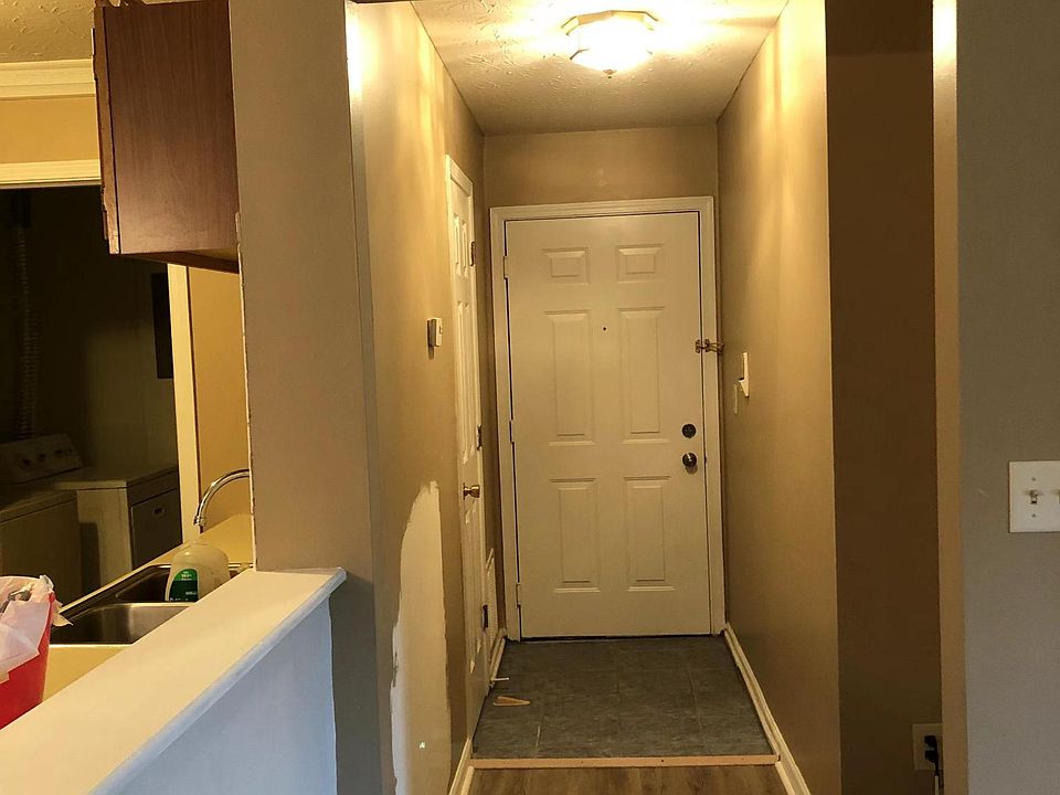 1st image of 388 Marian Ln APT 1