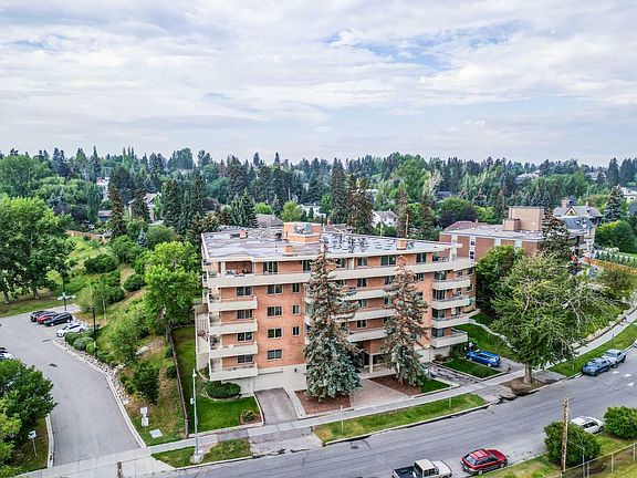 3rd image of 201 Royal Ave SW Unit 201