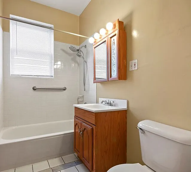 2123 N Saint Louis Ave — Photo 6