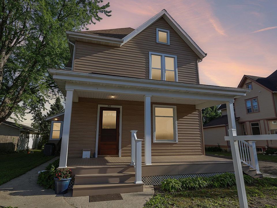 1st image of 202 W 3rd St