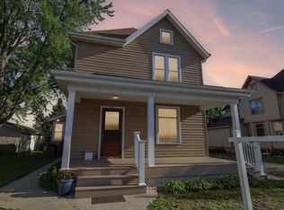 202 W 3rd St, Waunakee, WI 53597