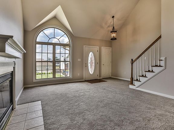 4th image of 3224 Squire Cir