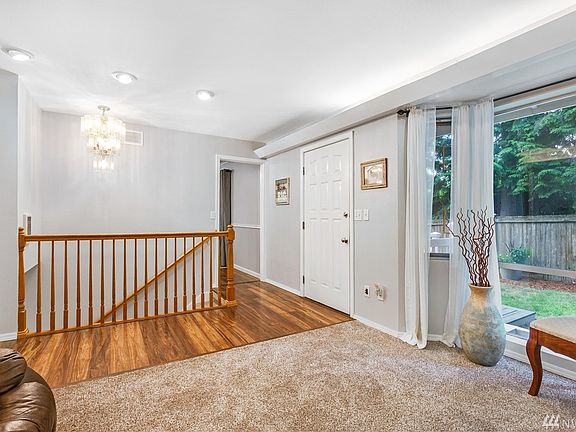 Entry with stairs to the basement