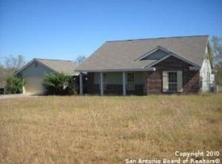 300 Borderbrook Dr, Lytle, TX 78052