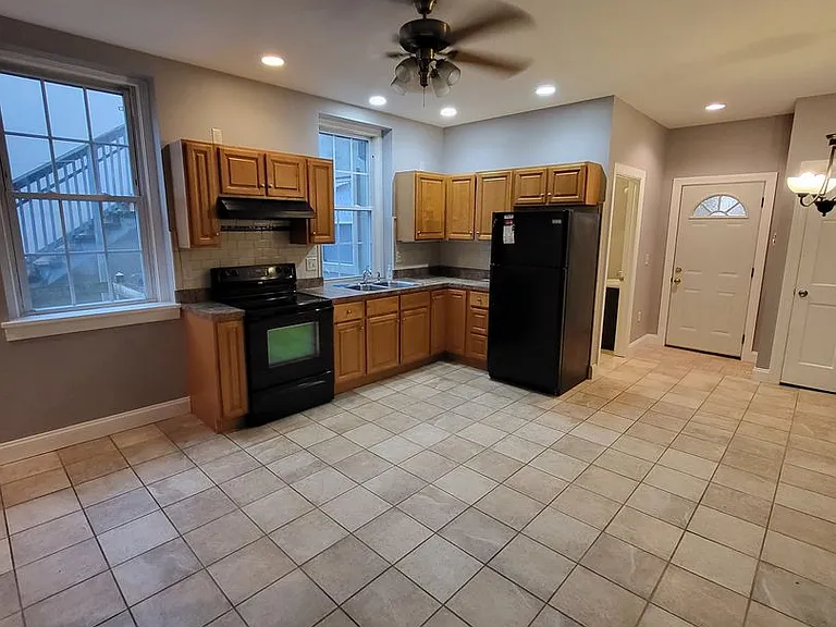 156 Locust St — Photo 2