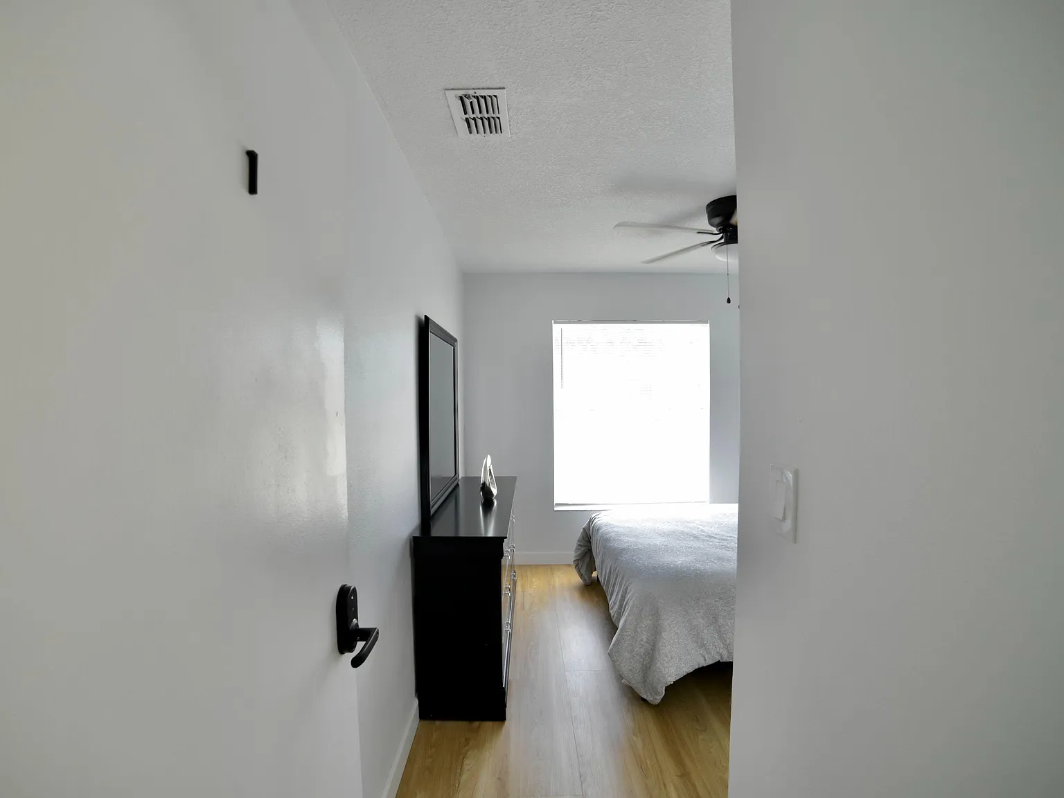 4 bed, 2.0 bath, 2000 sqft, $953 — Photo 3