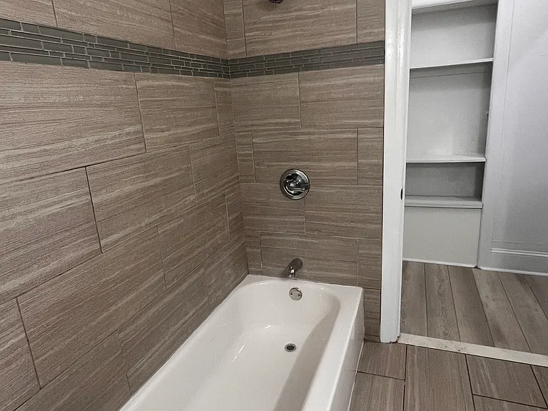 2225 Locust St #2R — Photo 7
