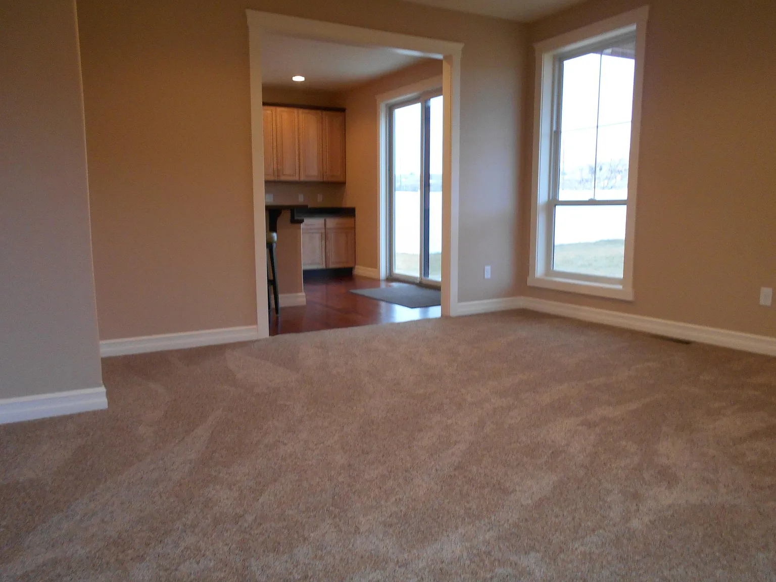 3 bed, 2.5 bath, 2100 sqft, $2,800 — Photo 4