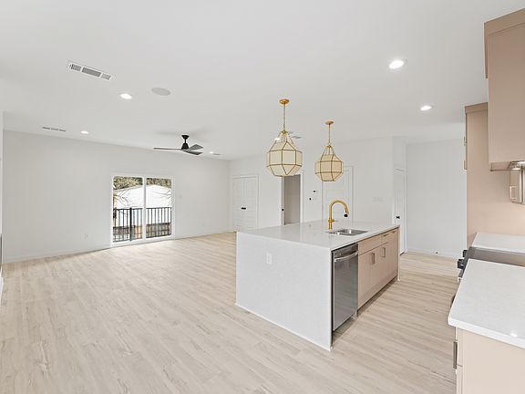 4th image of 206 W Brooklyn Ave