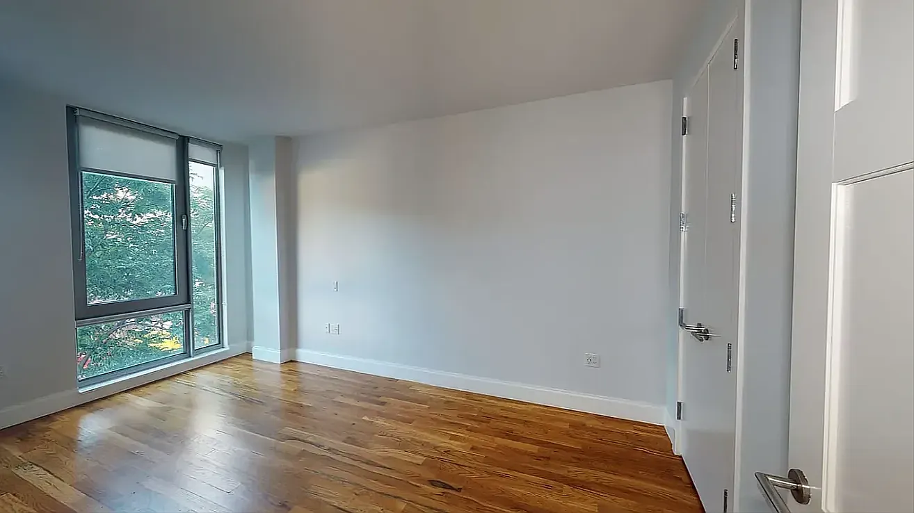 395 Leonard Street — Photo 3