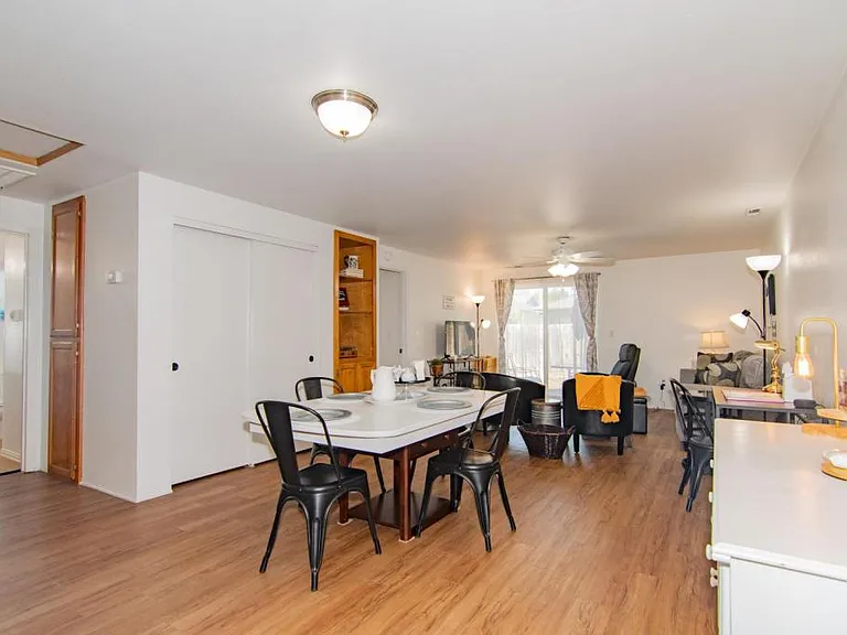 565 Primrose Dr — Photo 6