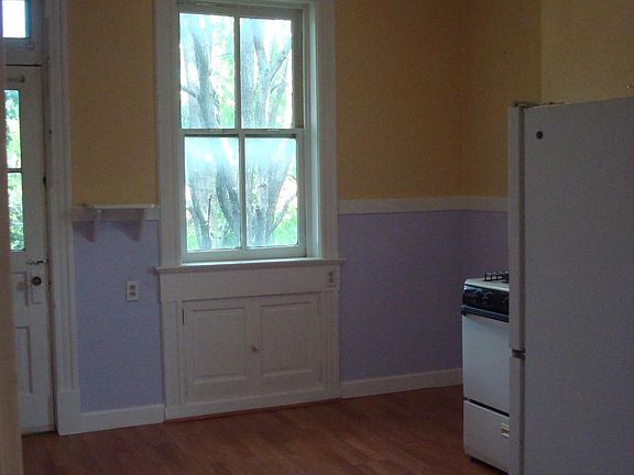 Large Kitchen, Brand New Laminate Floor