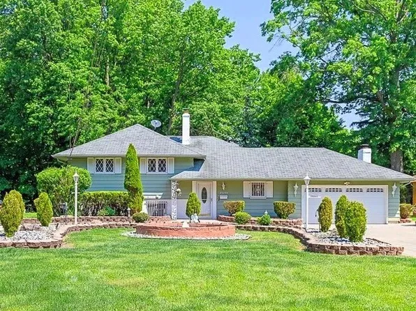 25893 Euclid Chagrin Pkwy, Richmond Heights, OH 44143