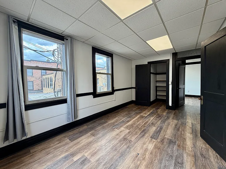 112 S Mill St — Photo 1