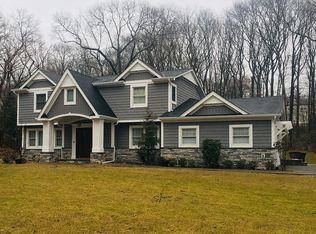 38 Threepence Dr, Melville, NY