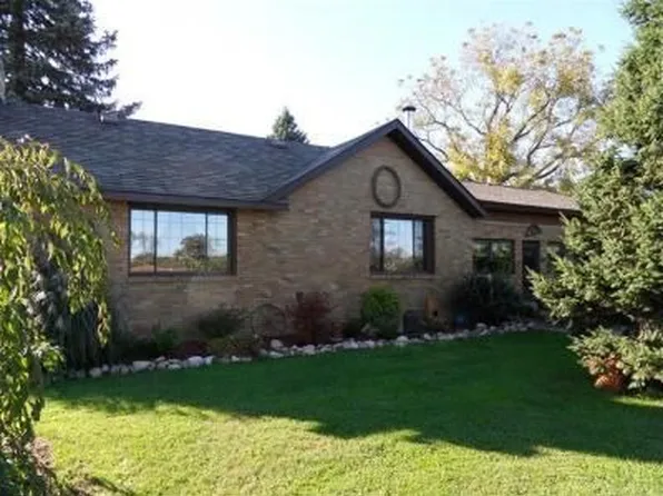 22846 Davis Lake St, Edwardsburg, MI 49112