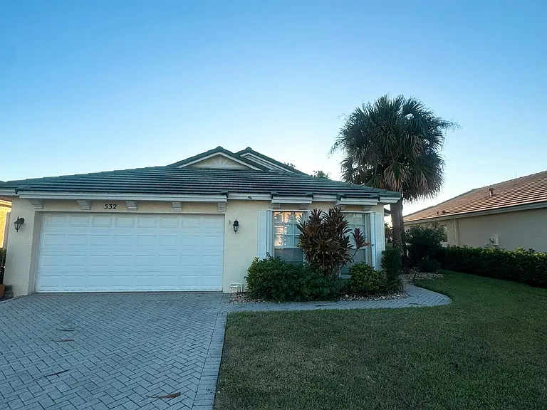 532 SW Indian Key Dr — Photo 6