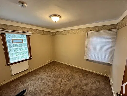 3 bed, $1,300 — Photo 4
