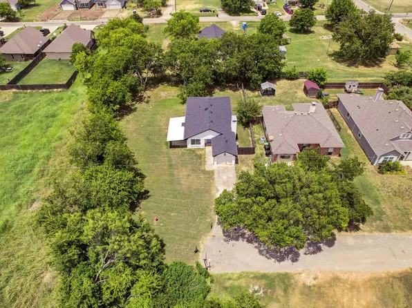 416 Scott Ln, Pilot Point, TX 76258