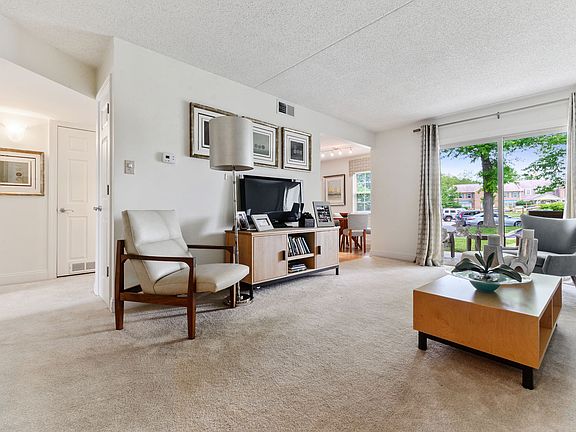 Deluxe Tahoe Living Area