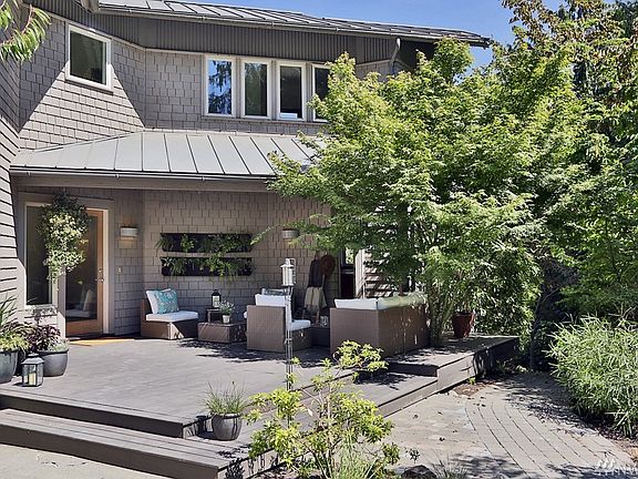2nd image of 4253 Echowood Ln