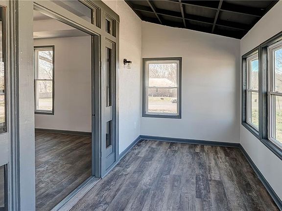4th image of 407 W 5th St