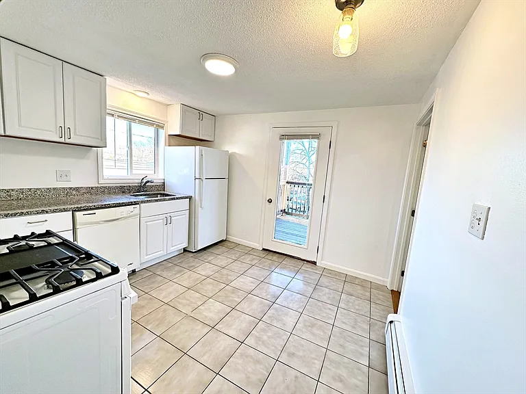 40 Jeffries St #3 — Photo 6