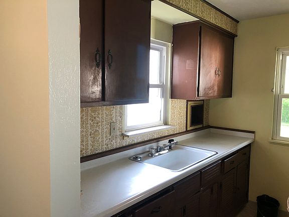 5th image of 26521 Drakefield Ave