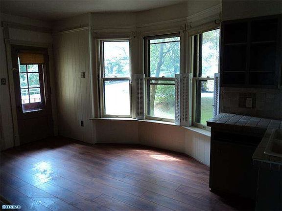 4th image of 104 Beckley St
