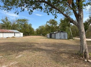 406 Whitt St, Groesbeck, TX 76642