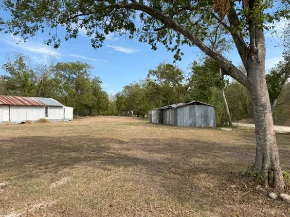 406 Whitt St, Groesbeck, TX 76642