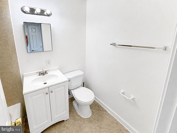 5th image of 7516 Hawthorne St APT 5