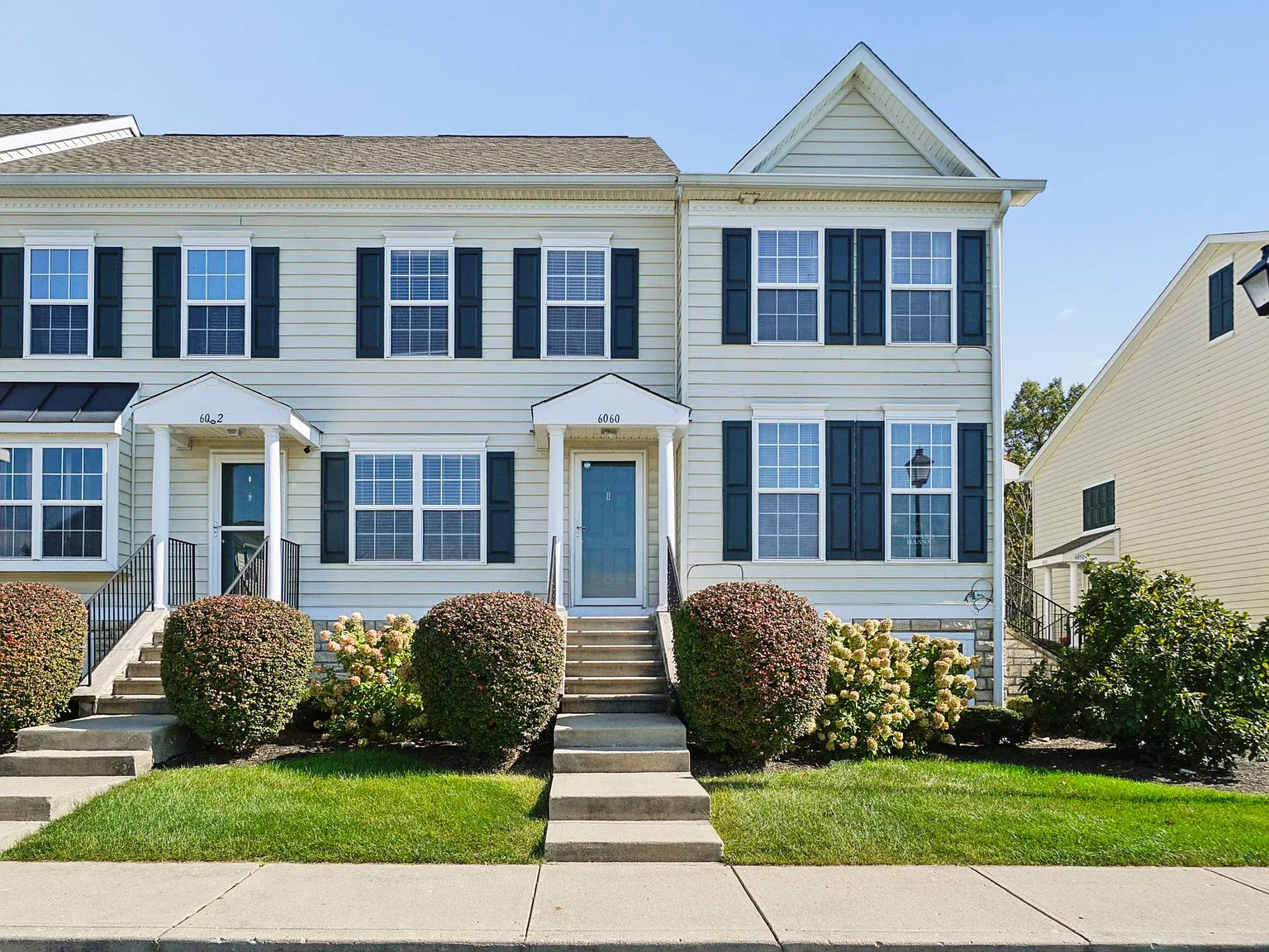 2 bed, 2.5 bath, 1500 sqft, $1,999 — Photo 4
