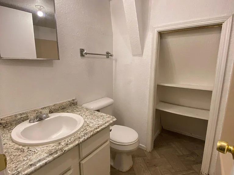 2401 SW 43rd St #3 — Photo 10