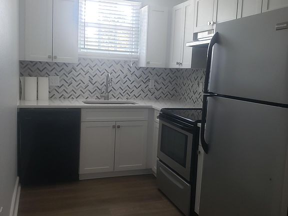 5th image of 916 1st St N APT 5