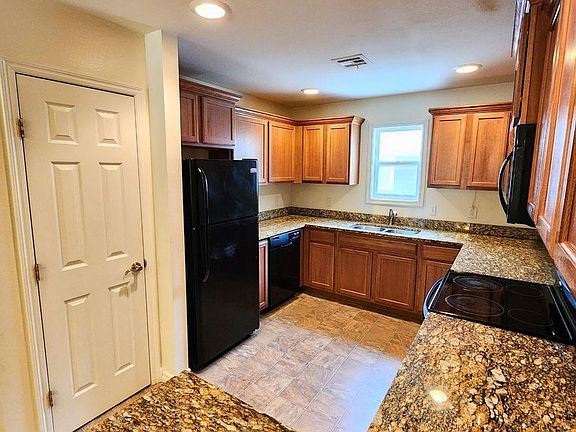 5th image of 41 Fuller Cir