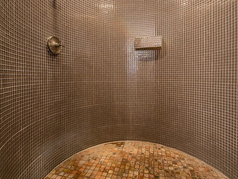 900 Phillips St — Photo 15