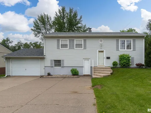 2404 W 46th St, Davenport, IA 52806