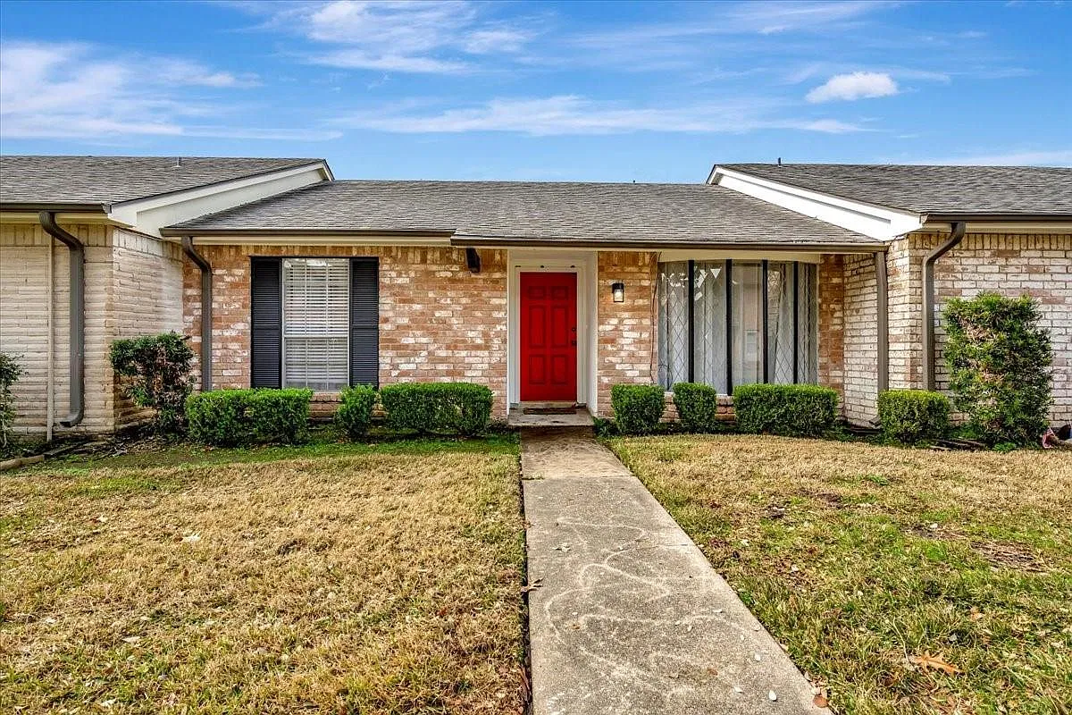 2 bed, 1.5 bath, 912 sqft, $1,600 — Photo 1