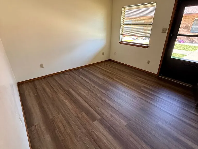 913 W 15th Ln — Photo 12