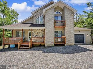 211 Nadine Blvd, Pocono Summit, PA 18346
