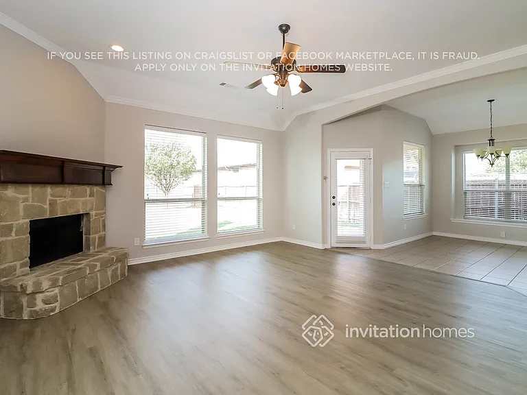 1155 Rosemary Ct — Photo 4