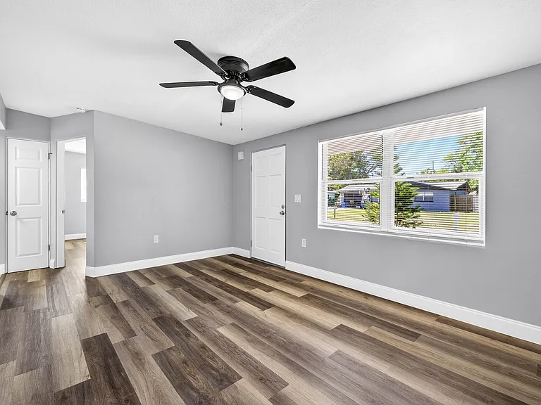 7125 Seward Dr — Photo 2