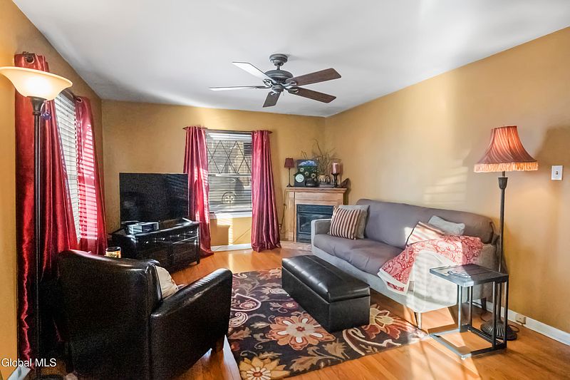 3rd image of 2 Hillside Drive