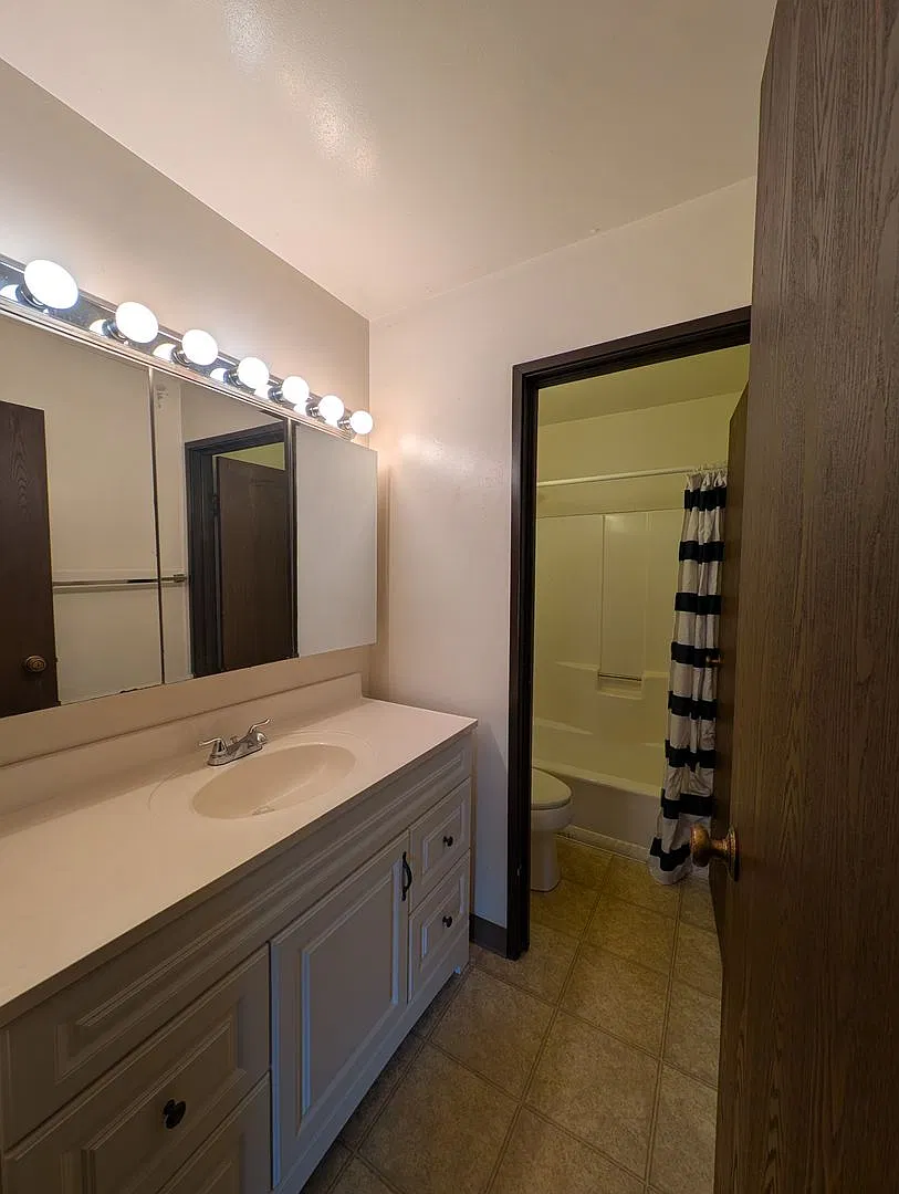 Royal Court Apartments — Photo 3