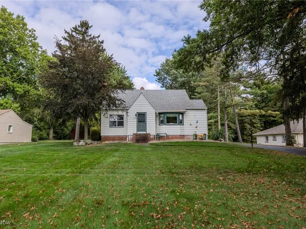 2131 Country Club Dr, Wickliffe, OH 44092