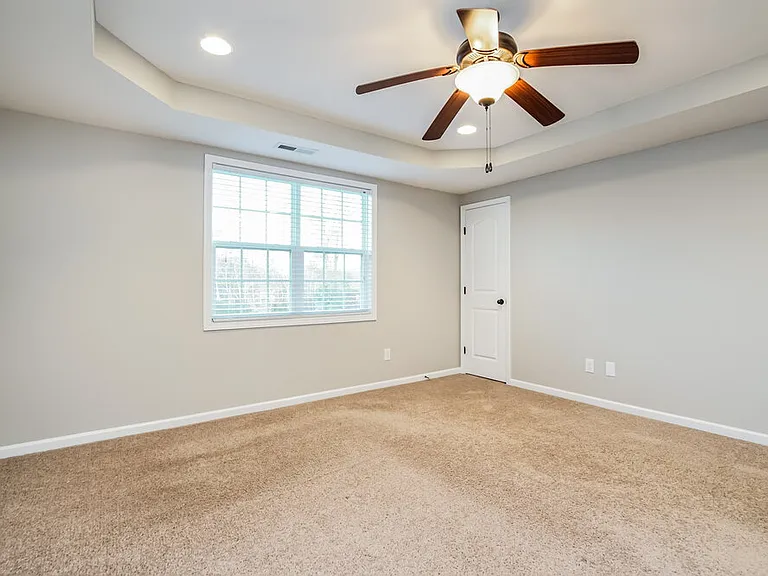 105 Sloan Dr — Photo 9