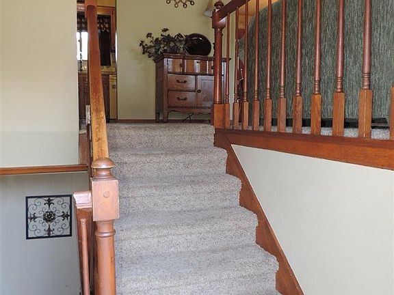 3rd image of 208 Rainbow Dr